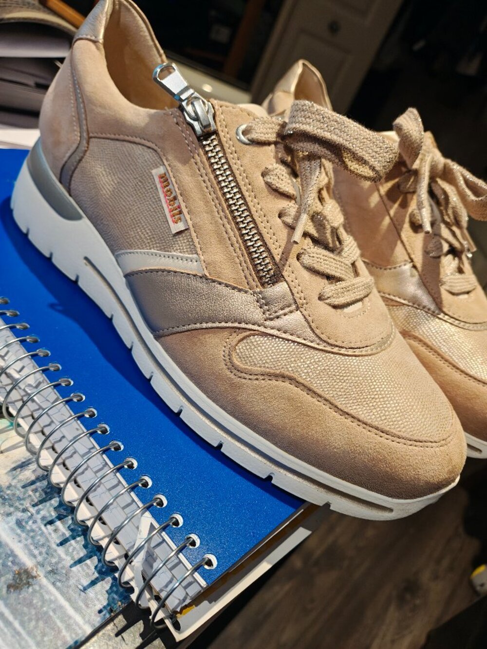 NIB MEPHISTO MOBILS SNEAKERS 7.5